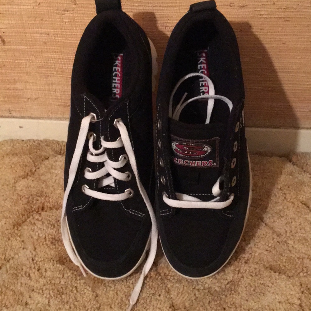 New Men’s Skechers chunky sole athletic shoes 11